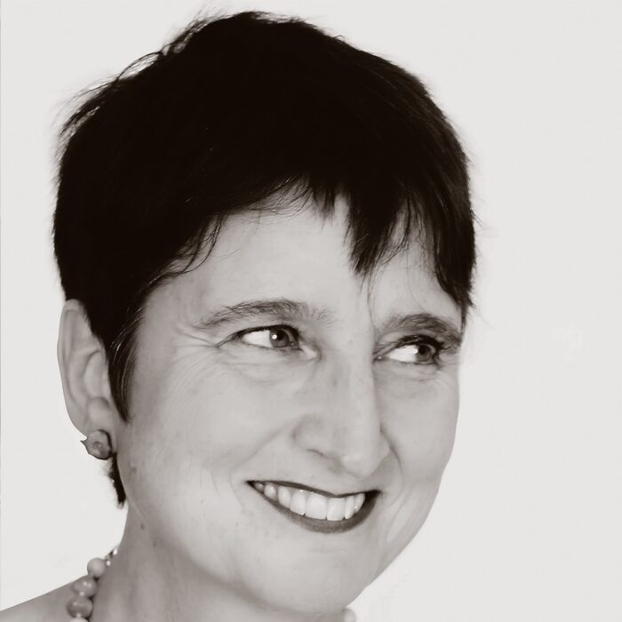 Naomi Foyle